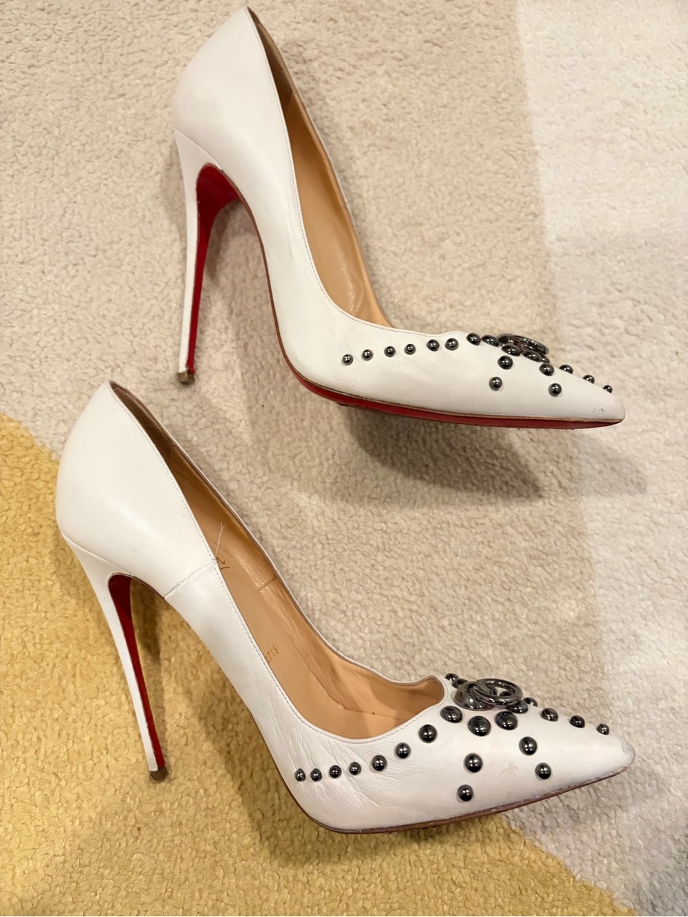 Christian louboutin white heels silver studded pointed toe pump size 8.5 38.5 - Picture 10 of 10